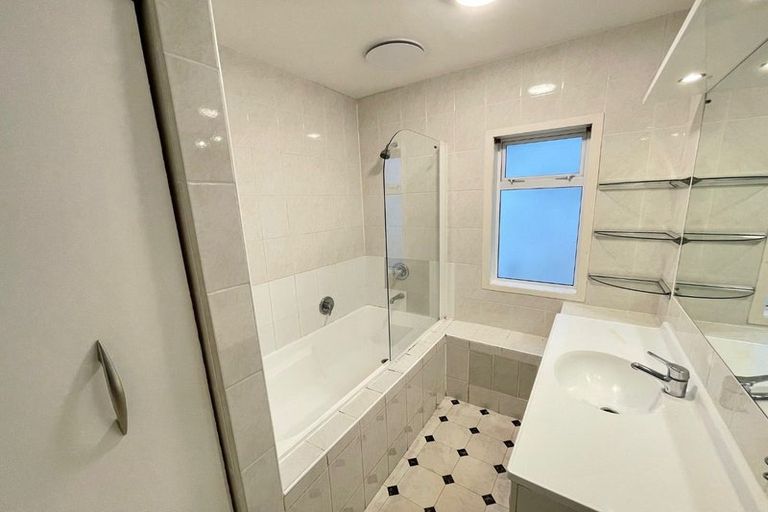 Photo of property in 241 The Terrace, Te Aro, Wellington, 6011