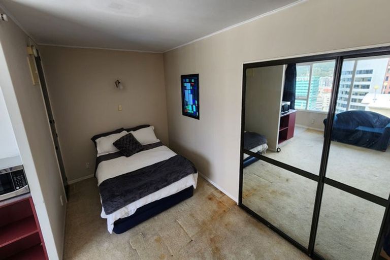 Photo of property in Churchill Flats, 213 The Terrace, Wellington Central, Wellington, 6011