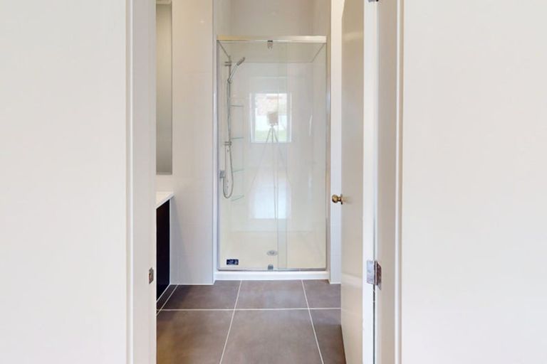 Photo of property in 18 Cavendish Square, Strathmore Park, Wellington, 6022