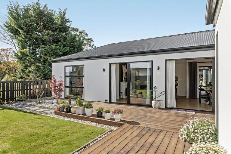 Photo of property in 27 Irvines Track, Halswell, Christchurch, 8025