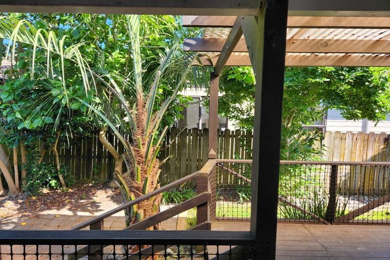 Photo of property in 2/44 Darren Crescent, Half Moon Bay, Auckland, 2012