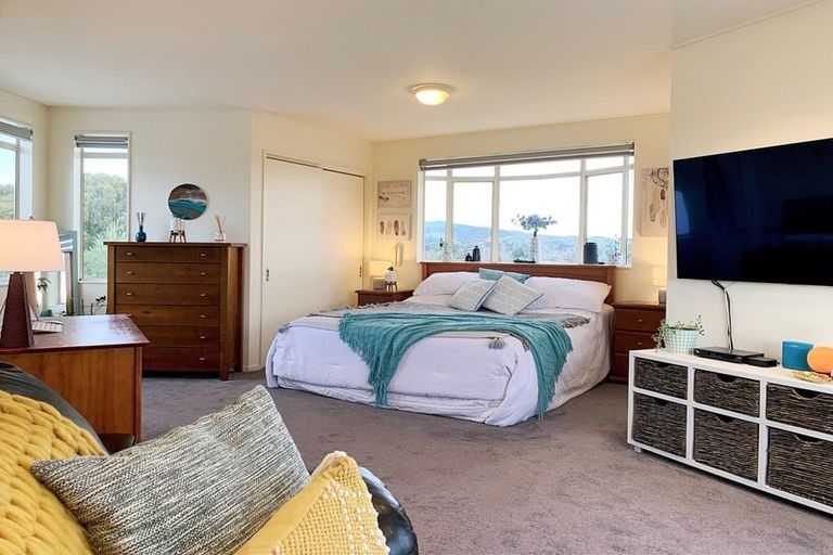 Photo of property in 15 Woodford Heights, Havelock North, 4130