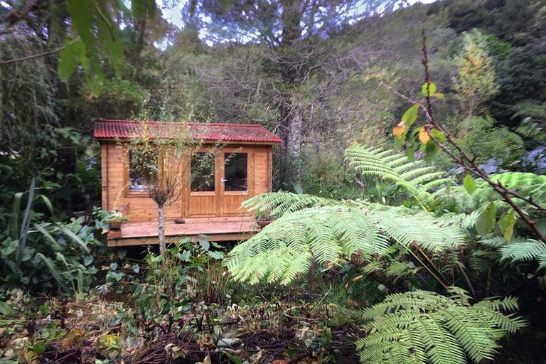 Photo of property in 76 Top Town Place, Coromandel, 3506