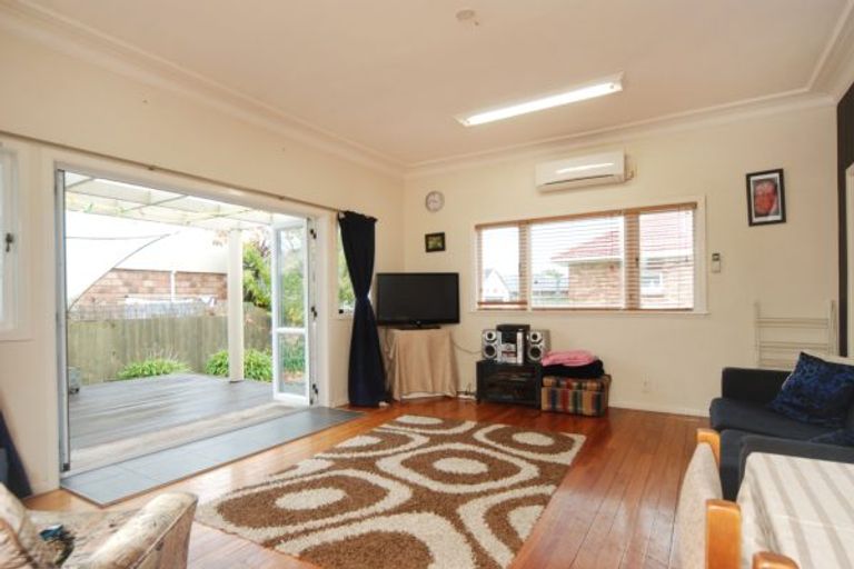 Photo of property in 16 Valley Road, Pukekohe, 2120