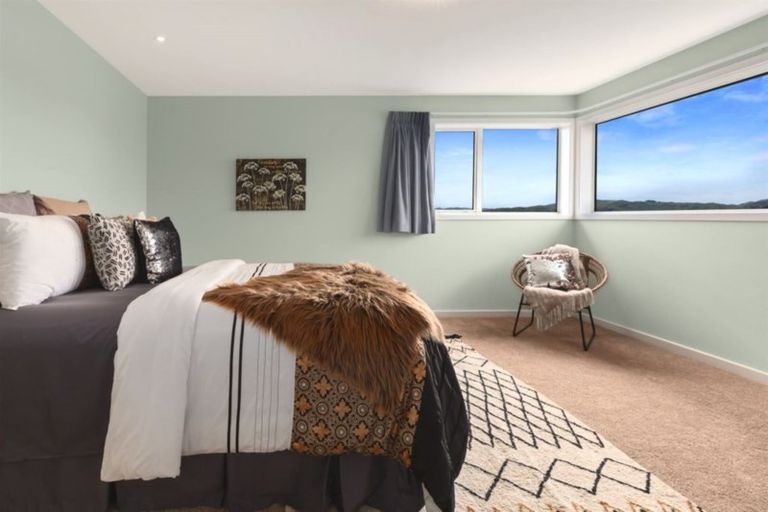 Photo of property in 135 Endeavour Drive, Whitby, Porirua, 5024