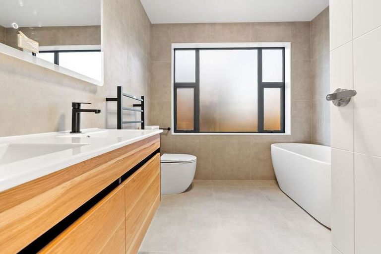 Photo of property in 13 Bushlands Park Drive, Albany, Auckland, 0632