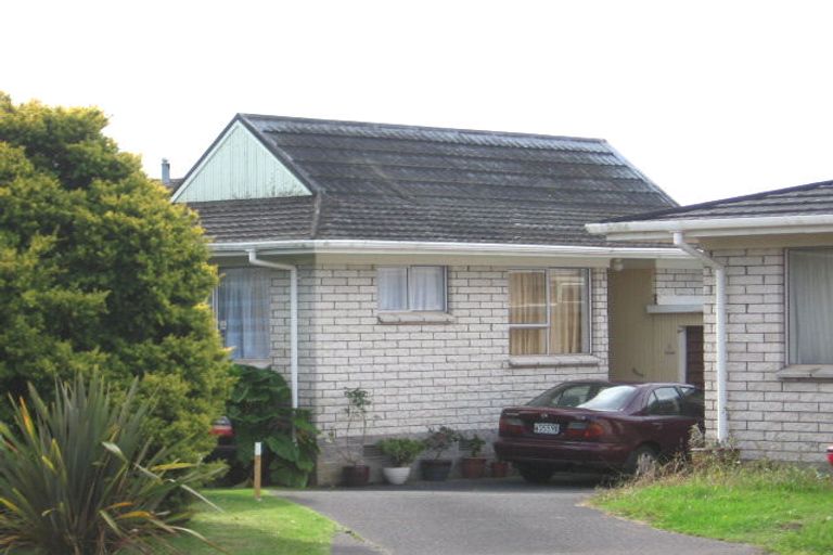 Photo of property in 2/45 Blacklock Avenue, Henderson, Auckland, 0612