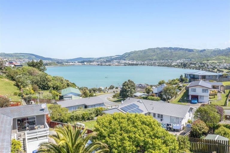 Photo of property in 6 Inlet View, Titahi Bay, Porirua, 5022