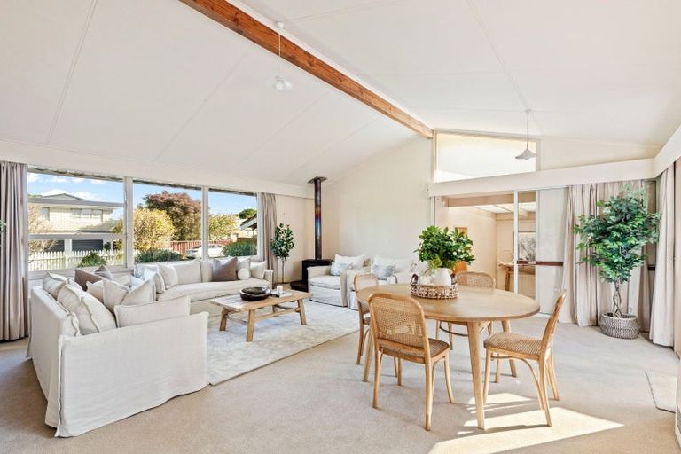 Photo of property in 82 Manu Crescent, Upper Vogeltown, New Plymouth, 4310