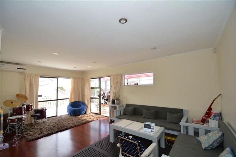 Photo of property in 56 Hollyford Drive, Clover Park, Auckland, 2105