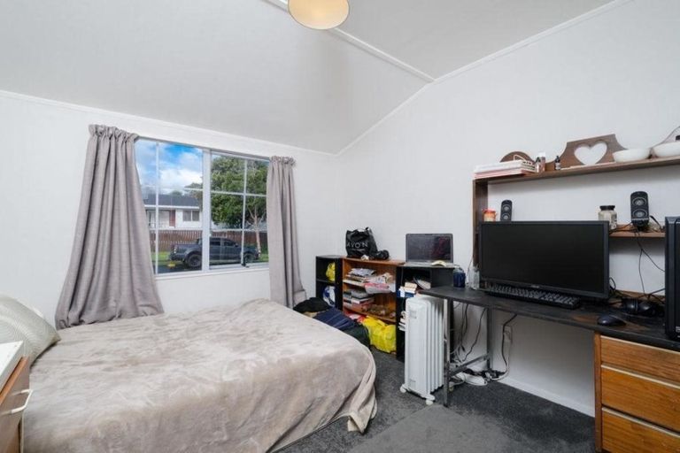 Photo of property in 1/82 Luanda Drive, Ranui, Auckland, 0612
