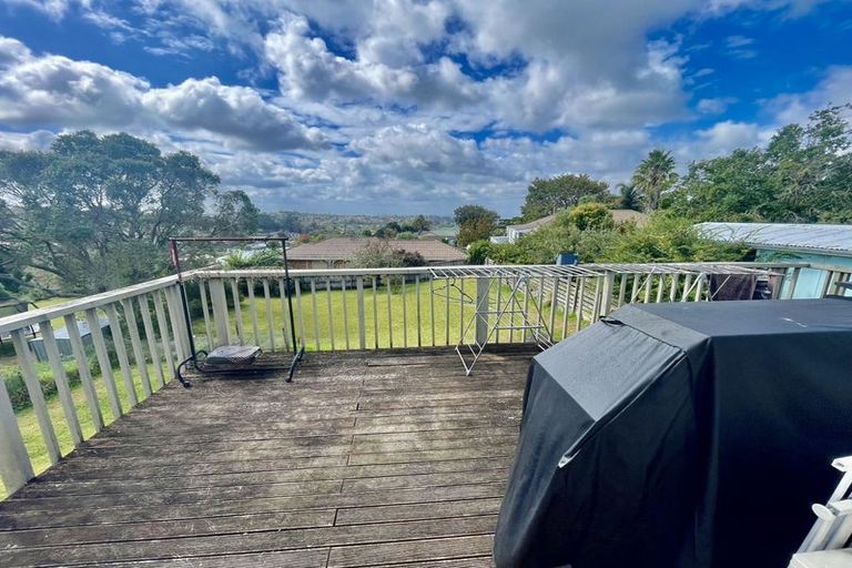 Photo of property in 5 Mcclintock Road, Massey, Auckland, 0614