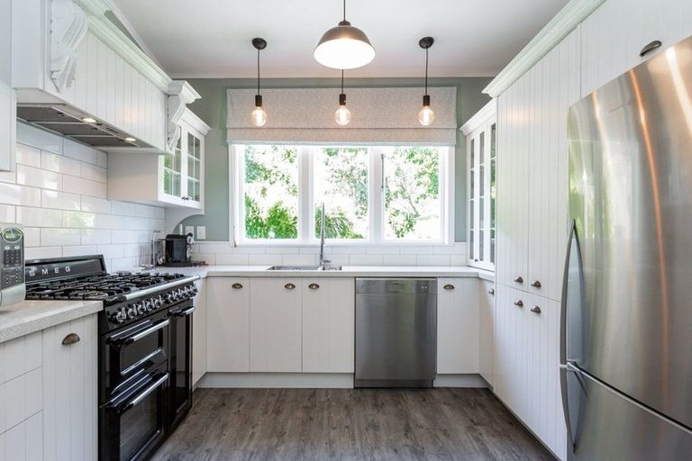 Photo of property in 71 Milton Road, Bluff Hill, Napier, 4110