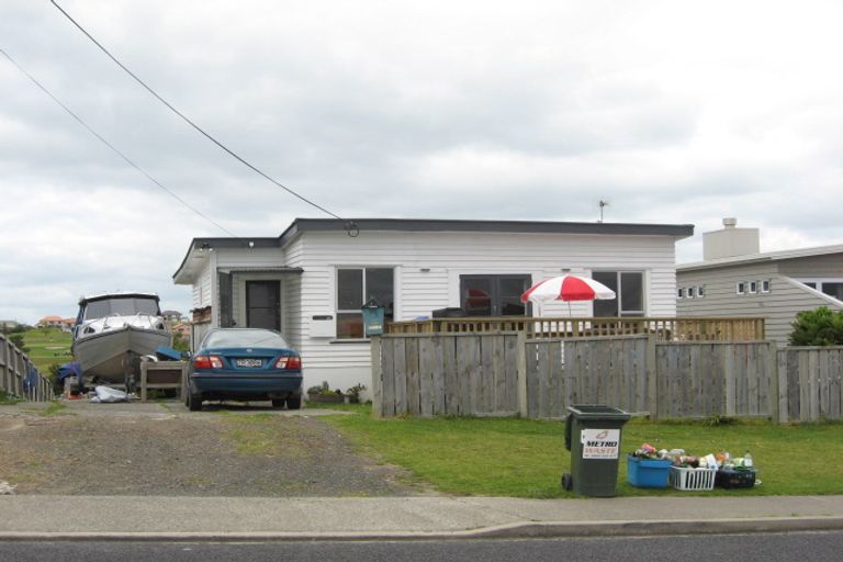 Photo of property in 1319 Whangaparaoa Road, Army Bay, Whangaparaoa, 0930