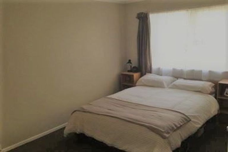 Photo of property in 1 Barnfield Place, Glendene, Auckland, 0602