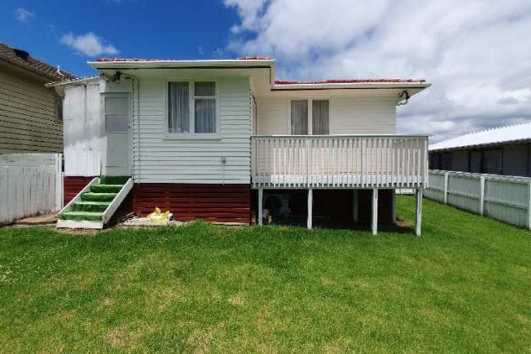 Photo of property in 2/8 Valdale Road, Henderson, Auckland, 0610