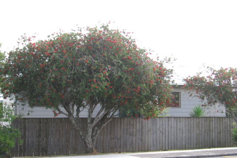 Photo of property in 2/67 Browns Bay Road, Browns Bay, Auckland, 0630