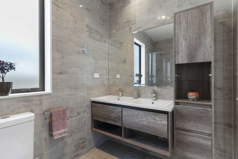 Photo of property in 14 Vinistra Road, Kumeu, 0810