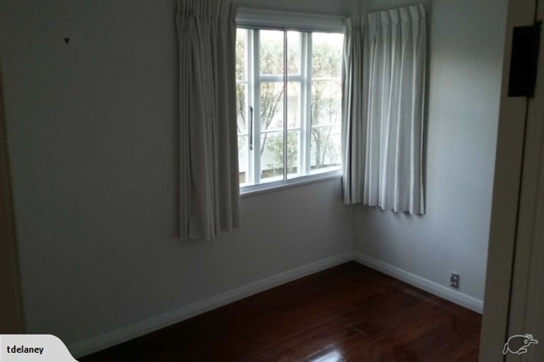 Photo of property in 60 Old Lake Road, Narrow Neck, Auckland, 0624