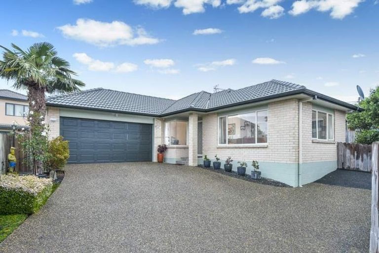 Photo of property in 4 Ballyward Close, East Tamaki, Auckland, 2013