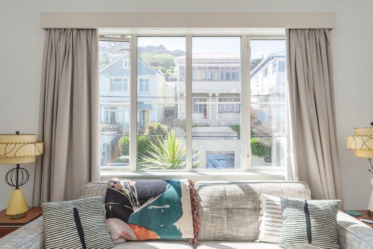 Photo of property in Hamilton Flats, 3/9 Hawker Street, Mount Victoria, Wellington, 6011