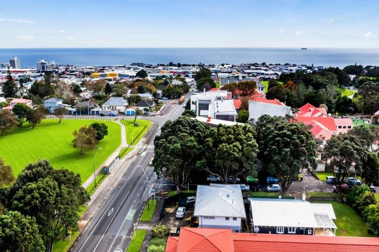 Photo of property in 2 Wakefield Street, Welbourn, New Plymouth, 4310