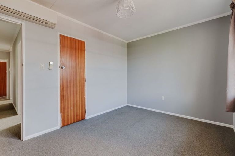 Photo of property in 39 John F Kennedy Drive, Milson, Palmerston North, 4414