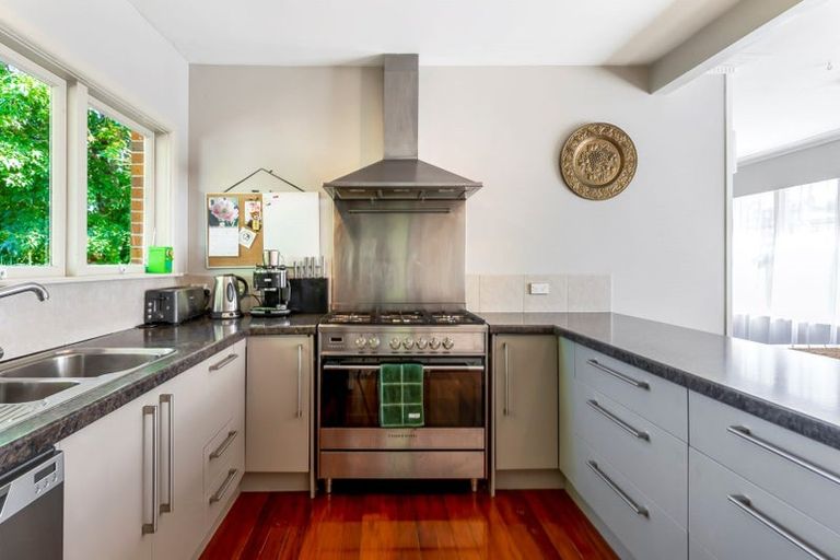 Photo of property in 52 Sylvan Crescent, Te Atatu South, Auckland, 0610