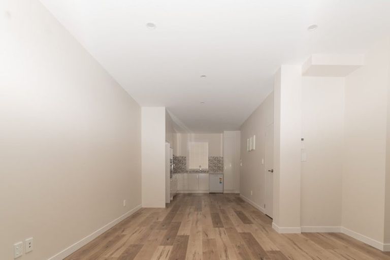 Photo of property in 2/86 Fred Taylor Drive, Westgate, Auckland, 0814