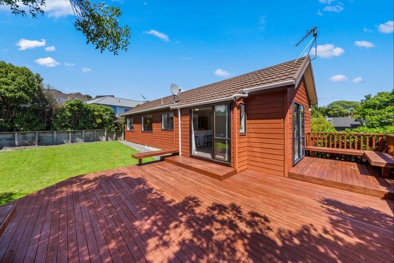 Photo of property in 13 Kinnel Grove, Papakowhai, Porirua, 5024