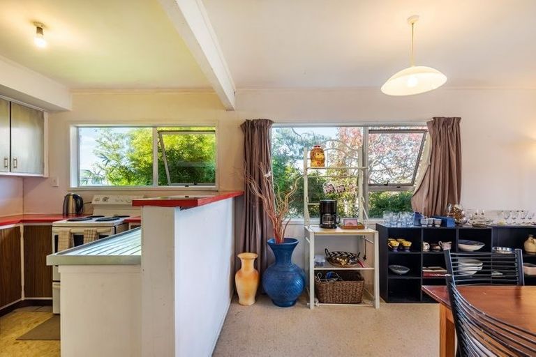 Photo of property in 27 Glen Vista Place, Bayview, Auckland, 0629