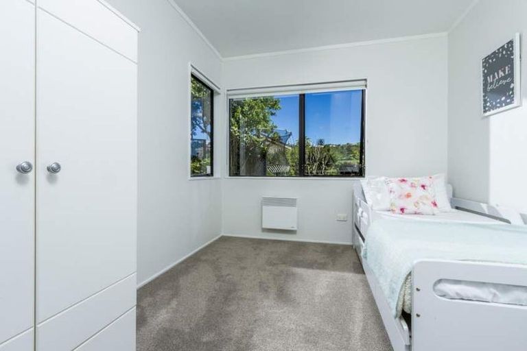 Photo of property in 10 Bellbird Rise, Murrays Bay, Auckland, 0630