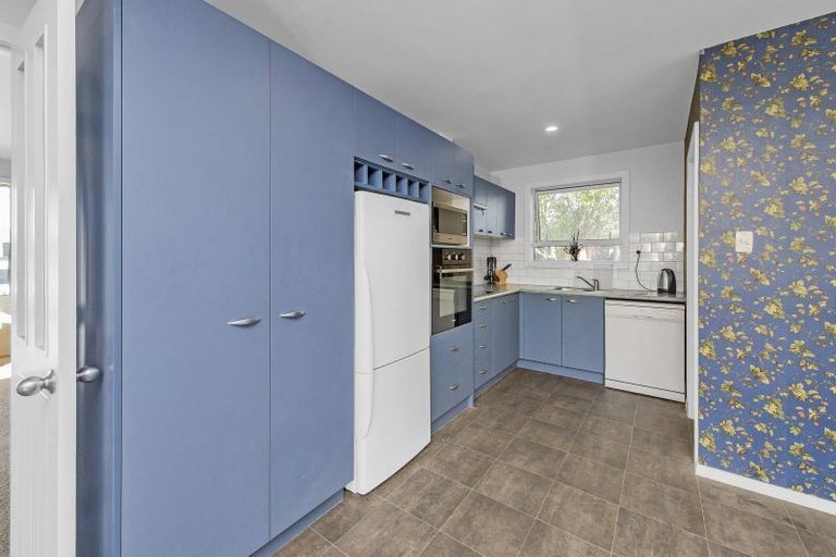 Photo of property in 15 Frensham Crescent, Woolston, Christchurch, 8062