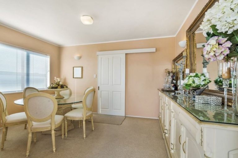 Photo of property in 2/20 Takutai Avenue, Bucklands Beach, Auckland, 2012