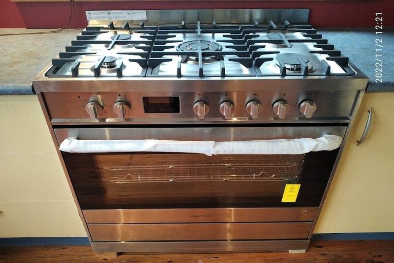 Photo of property in 110 Waiwhetu Road, Waterloo, Lower Hutt, 5011