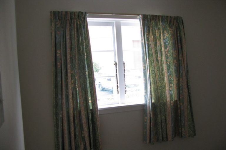 Photo of property in 2 Hawkhurst Road, Lyttelton, 8082