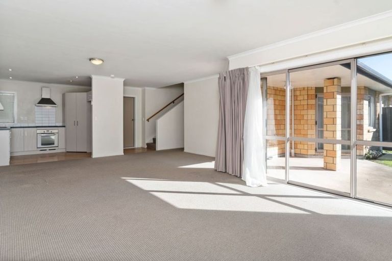 Photo of property in 29/64 Kawaha Point Road, Kawaha Point, Rotorua, 3010