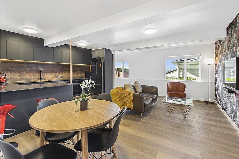 Photo of property in 7 Wesley Road, Kelburn, Wellington, 6012