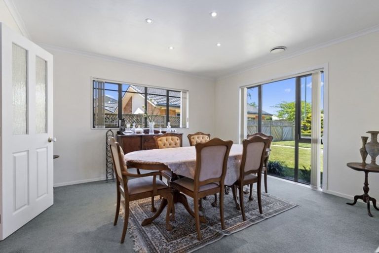 Photo of property in 43 Montrose Crescent, Huntington, Hamilton, 3210