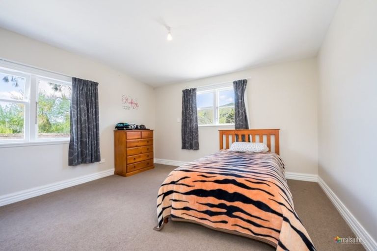 Photo of property in 123 Upper Fitzherbert Road, Wainuiomata, 5373