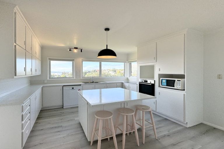 Photo of property in 25 Aberdeen Road, Castor Bay, Auckland, 0620