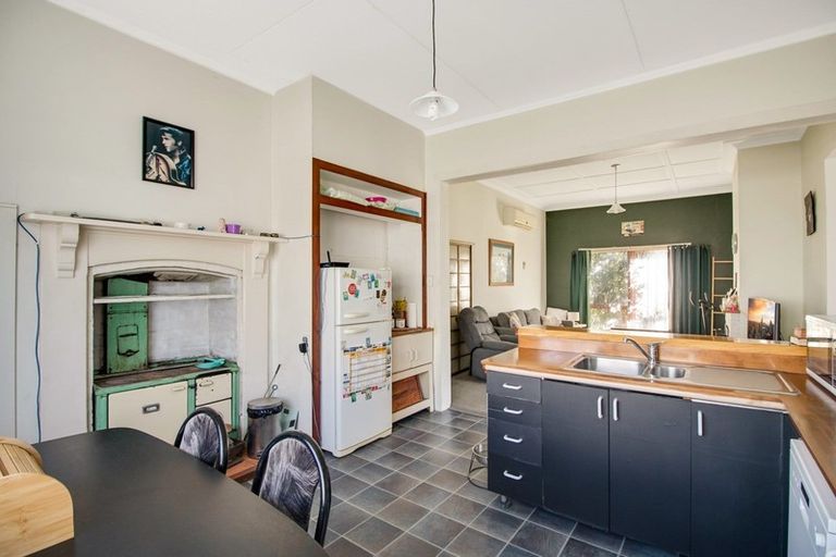 Photo of property in 28 Ngahina Street, Marton, 4710