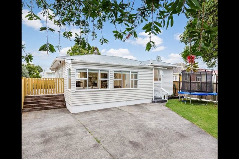 Photo of property in 37b Cobham Crescent, Kelston, Auckland, 0602