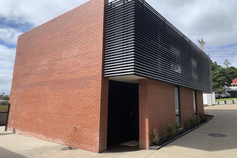 Photo of property in 1/1a Park Rise, Campbells Bay, Auckland, 0630