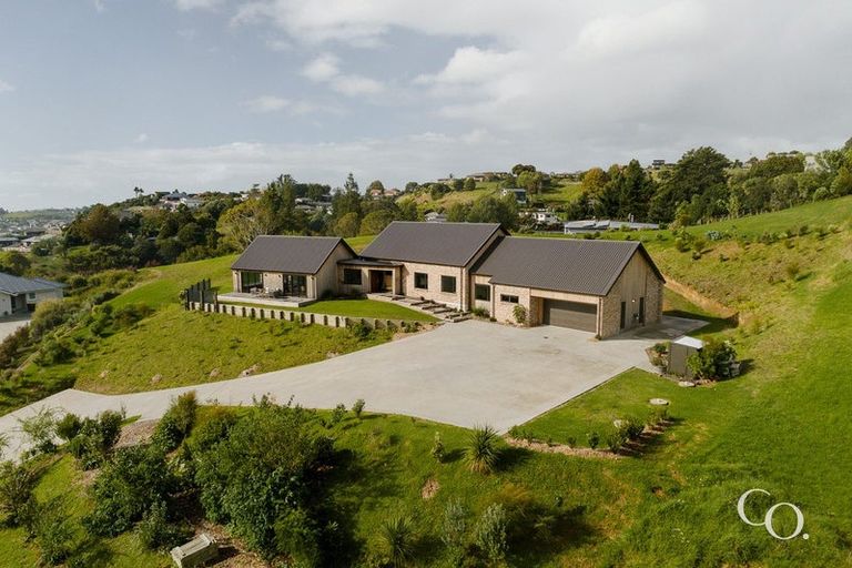 Photo of property in 42 Te Auhi Way, Welcome Bay, Tauranga, 3112