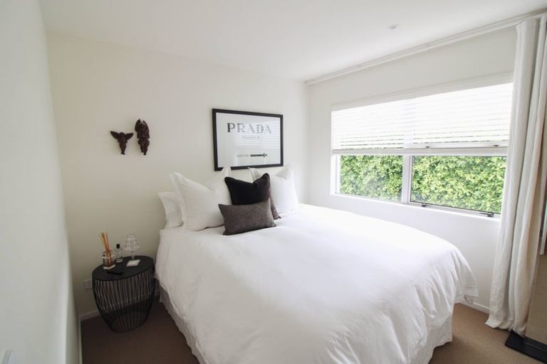 Photo of property in 1/2 Holiday Road, Milford, Auckland, 0620