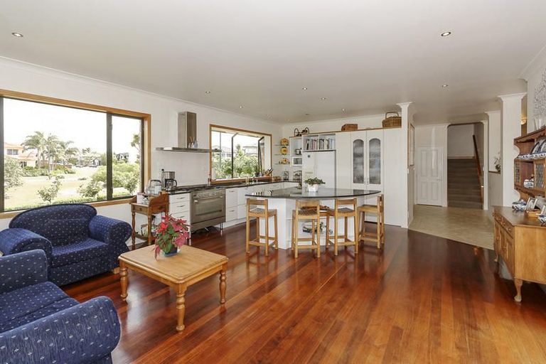 Photo of property in 21 Waimanu Drive, Te Atatu Peninsula, Auckland, 0610