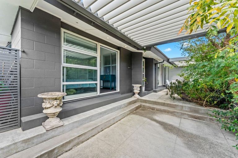 Photo of property in 1/64 Seaview Road, Castor Bay, Auckland, 0620