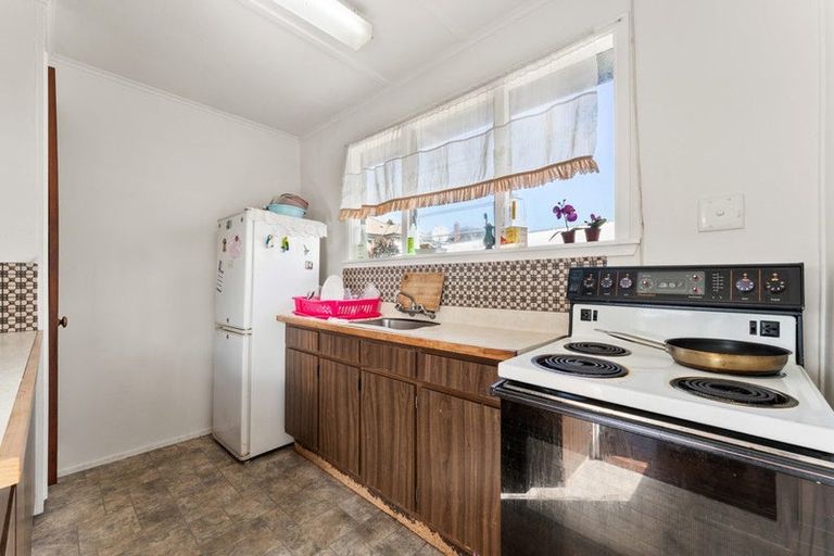 Photo of property in 1/22 Captain Scott Road, Glen Eden, Auckland, 0602