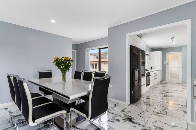 Photo of property in 52 Cambridge Terrace, Papatoetoe, Auckland, 2025